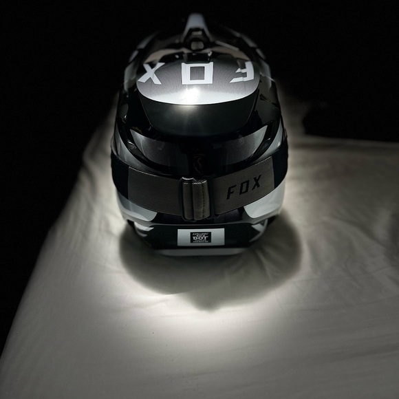 Fox Dual-Tone VR Helmet - Picture 4 of 10